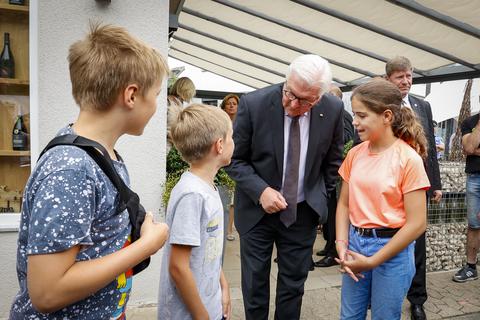 Bundespräsident Frank-Walter Steinmeier war am Jahrestag der Flutkatastrophe in Altenahr zu Gast.  Foto: Sascha Kopp