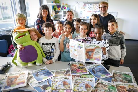 Vertreter der Schülerzeitungsredaktion der Grundschule Goetheschule zu Gast in der Kruschelredaktion. Foto: Sascha Kopp / VRM Bild