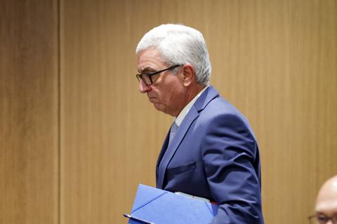 Innenminister Roger Lewentz (SPD) vor dem Untersuchungsausschuss zur Ahrflut.  Archivfoto: Sascha Kopp