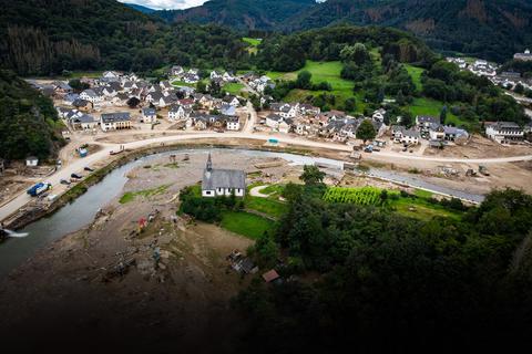 Eine Luftaufnahme der Gemeinde Altenahr nach der Flutkatastrophe 2021.