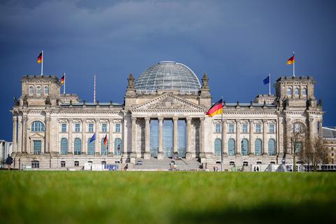 Der Bundestag hat sich in einer Abstimmung am Donnerstag, 7. April, gegen eine Impfpflicht gegen das Coronavirus entschieden.  Foto: Kay Nietfeld/dpa 
