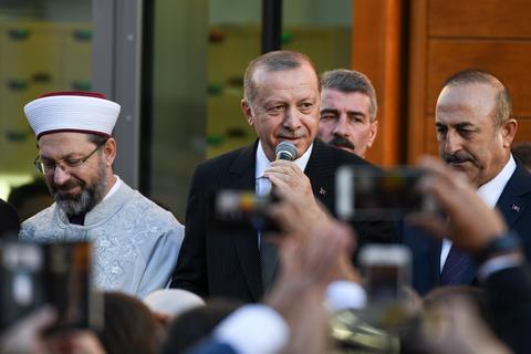 Der türkische Staatspräsident spricht immer wieder gezielt die entwurzelten Deutsch-Türken an: Das Foto zeigt Erdogan 2018 bei der Eröffnung der DITIB-Zentralmoschee in Köln.