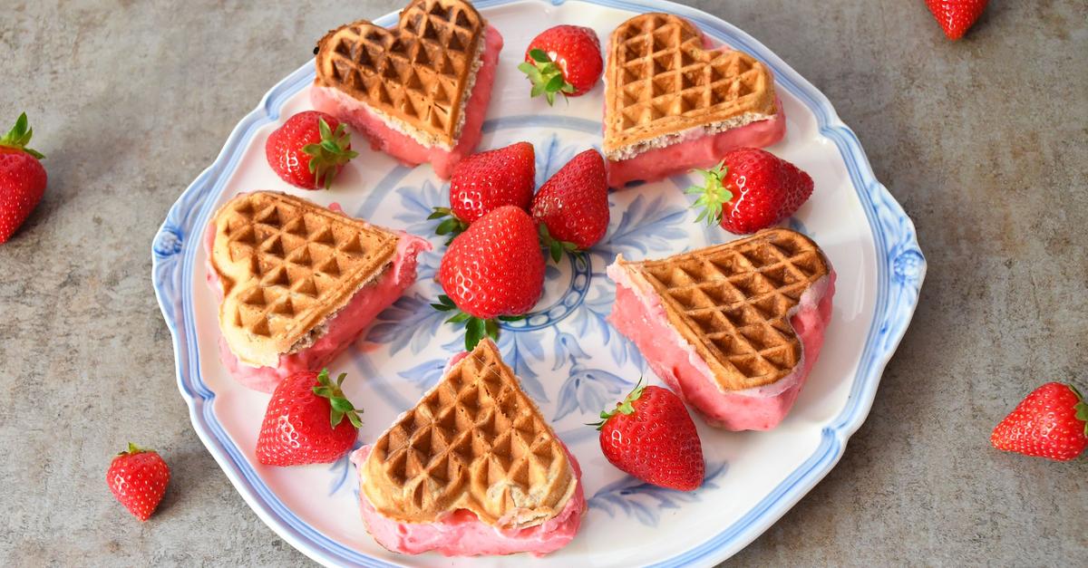 Eiskalte Idee: Saisonstart mit Sandwich-Erdbeereis