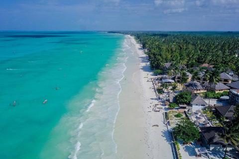 Leere Traumstrände: So viel Platz haben Urlauber jetzt am Kitesufing-Strand Paje auf der tansanischen Insel Sansibar. Foto: Keegan Checks