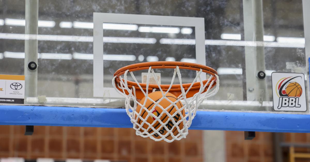 Coach Roth erreicht weder Schiris noch sein Team