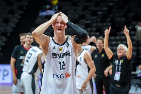 Geschafft: Robin Benzing hat sich mit der Basketball-Nationalmannschaft im letzten Moment für Olympia qualifiziert. Foto: dpa