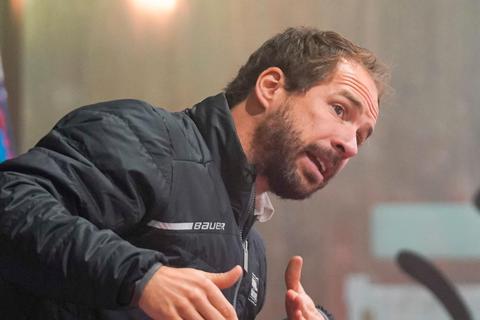 Coacht beim Deutschland-Cup als Assistent die österreichische Eishockey-Nationallmannschaft: Bad Nauheims Cheftrainer Harry Lange. © Andreas Chuc