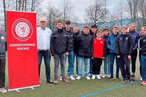Auf neun neue Schiedsrichter freuen sich die Verantwortlichen der Kreisschiedsrichtervereinigung Bergstraße. Jan Turinski
