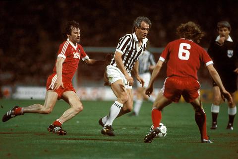 Hintermann: Am 25. Mai 1983 gewann Jürgen Groh (links) mit dem Hamburger SV im Finale des Europapokals der Landesmeister gegen Juventus Turin (Mitte Roberto Bettega). Zum Siegtreffer hatte der Heppenheimer die Vorlage gegeben. Foto: imago