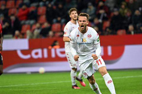 Mainz-05-Profi Marcus Ingvartsen feiert seinen Treffer zum 3:2-Endstand.