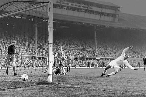 Vor genau 60 Jahren: das Europapokal-Finale Real Madrid gegen Eintracht Frankfurt.  Foto: Imago