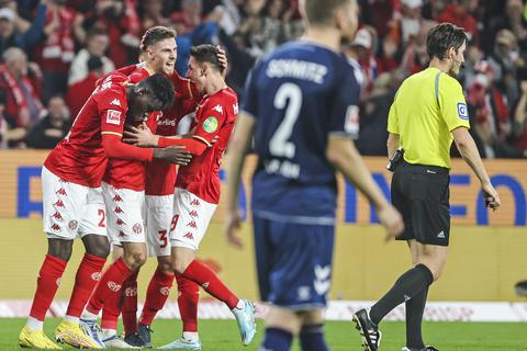 Die 05er feiern in der Hinrunde mit dem 5:0 gegen den 1. FC Köln ihren bislang höchsten Saisonsieg.