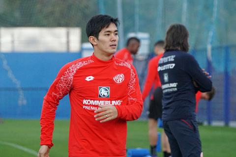 Langsam steigt 05-Stürmer Yoshinori Muto  wieder ein ins Mannschaftstraining. Foto: Mainz 05