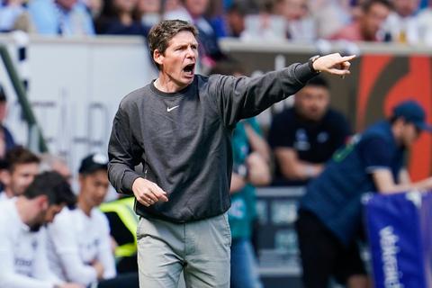 Frankfurts Trainer Oliver Glasner hat nach seiner roten Karte ein Spiel Sperre bekommen.