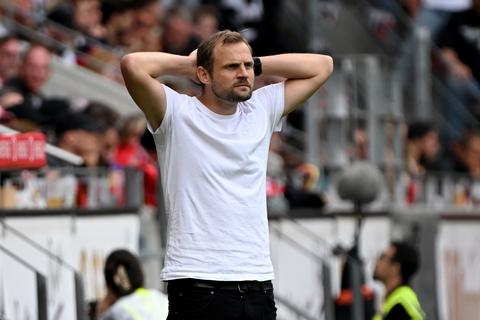 Mainz 05-Trainer Bo Svensson beim Heimspiel gegen Eintracht Frankfurt. Das Spiel endete 1:1-Unentschieden. 