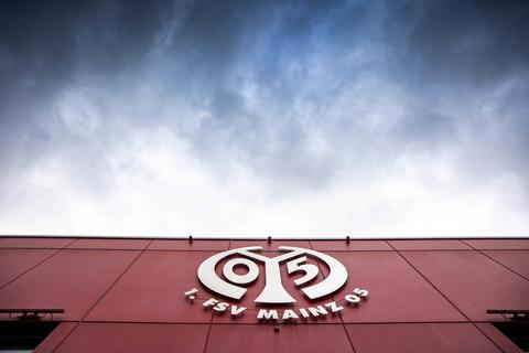 Das Logo von Mainz 05 an der Mewa Arena.