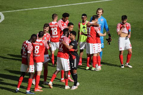 So sehen Sieger aus: Mainz 05 hat Bayern München souverän geschlagen und dem FC dabei die vorzeitige Meisterschaft kaputt gemacht. Foto: Lukas Görlach