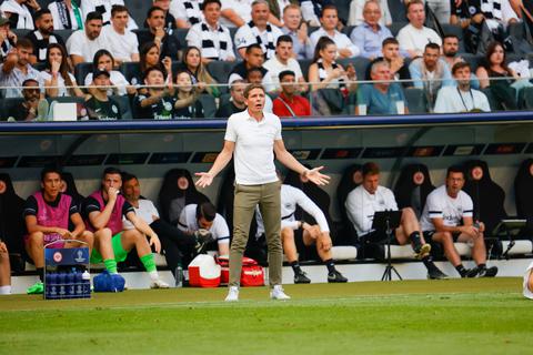 Eintracht Frankfurts Trainer Oliver Glasner während des Champions-League-Spiels gegen Sporting Lissabon. Foto: Guido Schiek