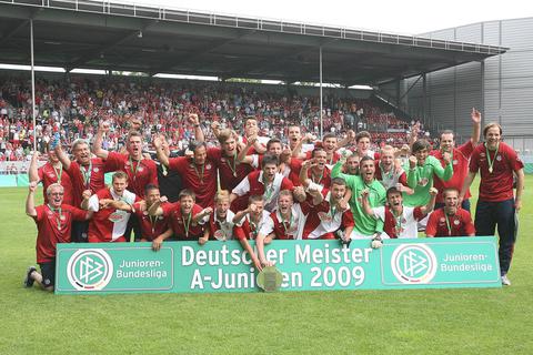 An Tagen wie diesen: Am 28. Juni 2009 feiern die Mainzer A-Junioren ihren größten Triumph - vor 11.000 Zuschauern im Bruchwegstadion.