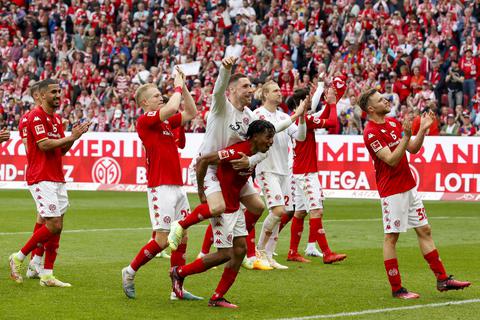 Bilden das Mainzer Mittelfeldzentrum und haben großen Anteil an der 05-Serie von zehn Spielen ohne Niederlage: Dominik Kohr (oben) und Leandro Barreiro.	