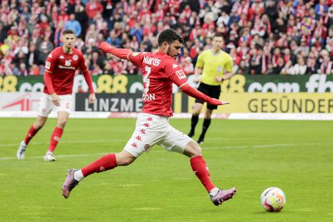 Flott auf dem linken Flügel unterwegs: Aaron Martin.