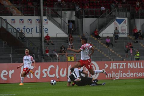 Im ersten Testspiel vor Fans setzt sich der FSV Mainz 05 souverän die Würzburger Kickers durch.  Foto: hbz/Kristina Schäfer