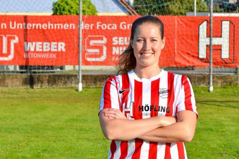 Lea Völger spielt im Frauen-Verbandsligateam bei Viktoria Schaafheim. Nun steht sie vor ihrem Debüt in der Herren-Mannschaft der SG Raibach/Umstadt, wo ihr Vater und ihr Bruder aktiv sind. 