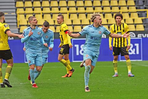 Benedict Hollerbach erzielt gegen den BVB II das Tor des Tages.
