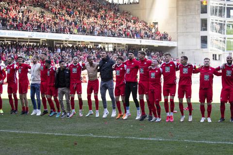 Eventuell kann der FCK sogar im nächsten Heimspiel gegen Dortmund II bereits aufsteigen.  Foto: imago/Kirchner-Media