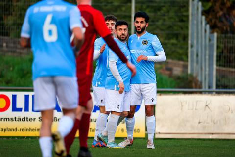 Der SV Hummetroth um Kapitän Daniele Toch (Mitte, Nr. 10) steht kurz vor dem Aufstieg in die Gruppenliga. Guido Schiek