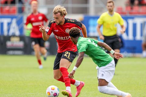 Wohl der letzte Auftritt von Benedict Hollerbach im Trikot der SV Wehen Wiesbaden: Im Test gegen Sittard war er noch dabei, jetzt scheint der Wechsel zu Union perfekt zu sein. 