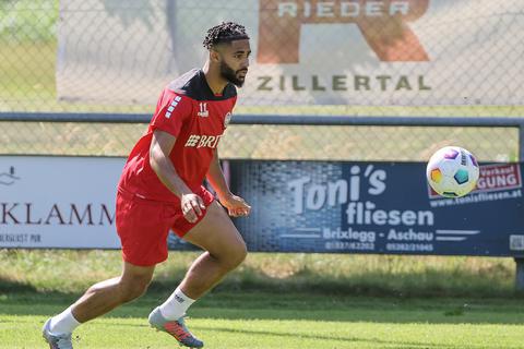Englischer Flügelflitzer, der zum Impulsgeber im Spiel des SV Wehen Wiesbaden werden soll: Keanan Bennetts.  