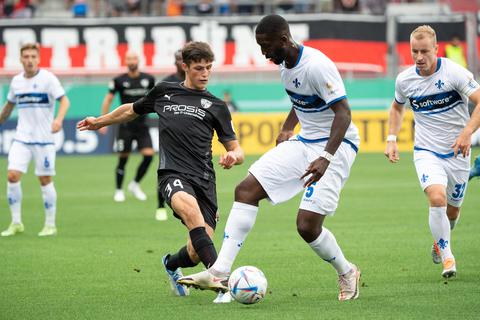 Fehlt in Braunschweig wegen einer Fußverletzung: Lilien-Abwehrmann Patric Pfeiffer.  Foto: dpa