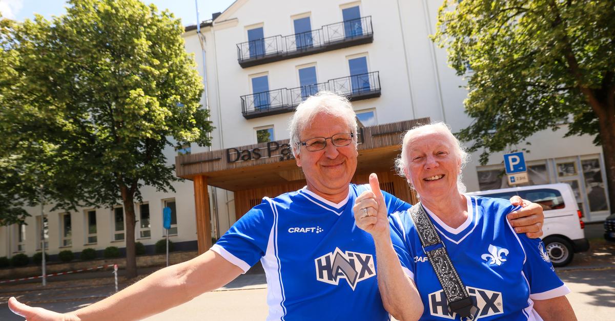 Aus Südhessen und dem Allgäu: Lilien-Fans im Trainingslager