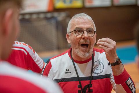 Fordert den Heimsieg über die TGB Darnstadt: Lampertheims Trainer Achim Schmied. Foto: Thosten Gutschalk
