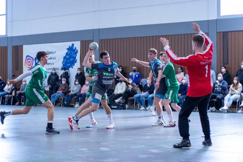 Marvin Greene von der Handball-A-Jugend des SV Erbach in Aktion beim Sieg gegen den TV Hüttenberg. Foto: Felix Klenk