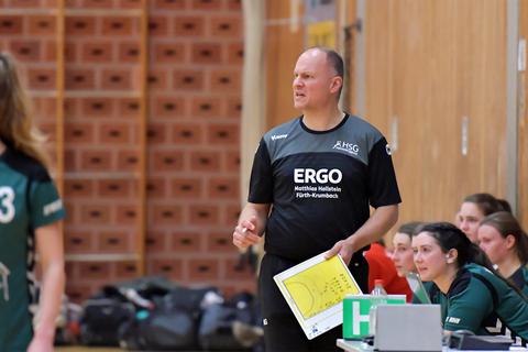 Seine Anweisungen werden fehlen: Trainer Martin Guthier ist beim Bezirksoberliga-Heimspiel seiner HSG Fürth/Krumbach am Freitag gegen Walldorf nicht dabei. Foto: Dagmar Jährling