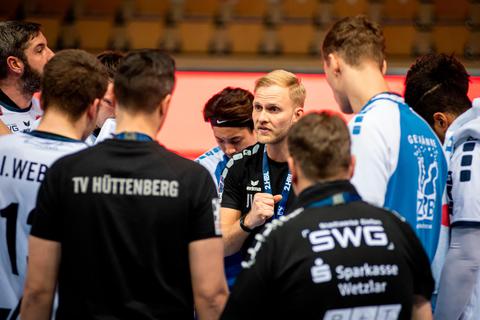Will weiter mit seiner Mannschaft an der Handball-Marke TV Hüttenberg feilen: Johannes Wohlrab. Foto: Jenniver Röczey 