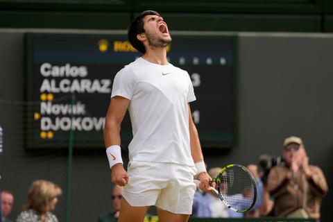 Mit Wimbledon gewann Carlos Alcaraz seinen zweiten Grand-Slam-Titel. Foto: Kirsty Wigglesworth/AP/dpa