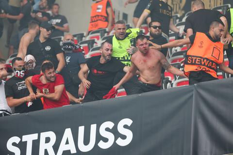 Ausschreitungen gab es kürzlich vor dem Conference-League-Spiel zwischen Gastgeber OGC Nizza und dem 1. FC Köln.  Foto: dpa