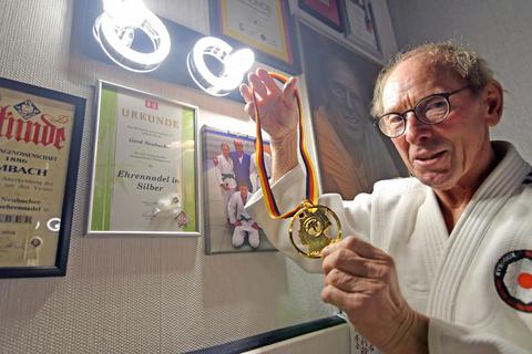 Gerd Neubacher ist mit 80 Jahren Deutscher Meister im Judo. Foto: Dagmar Jährling