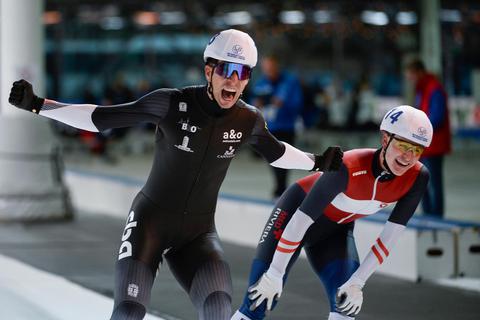 Felix Rijhnen bejubelt seinen Weltcupsieg im morwegischen Stavanger vor dem Österreicher Gabriel Odor. © dpa