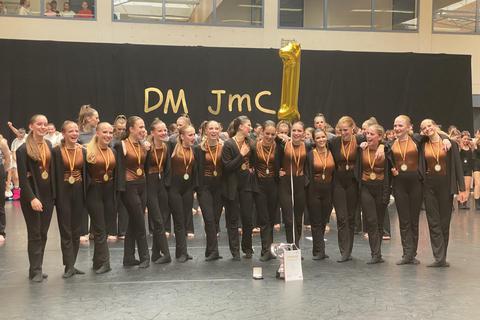 Die Formation„neo dance company“ der TG Bobstadt und des Studios TANZbar Biblis ist erstmals Deutscher Meister im Jazz- und Modern-Contemporary-Tanzen der Jugendformationen geworden. Foto: TG Bobstadt