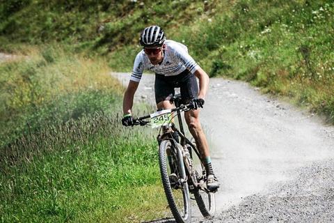 Sebastian Breuer ist Spezialist für Mountainbike-Marathons. Auf dem Weg zum WM-Titel meisterte der Bensheimer 213 Kilometer und 6500 Höhenmeter. Foto: Kay Tkatzik 