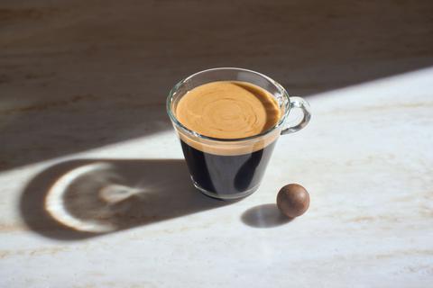 Kleine Kugel große Wirkung? Mit der Kaffeekugel wollen die Schweizer Delica und Edeka den deutschen Kaffeemarkt revolutionieren.