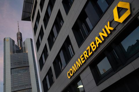 Das Dax-Gründungsmitglied Commerzbank kehrt in die erste deutsche Börsenliga zurück.