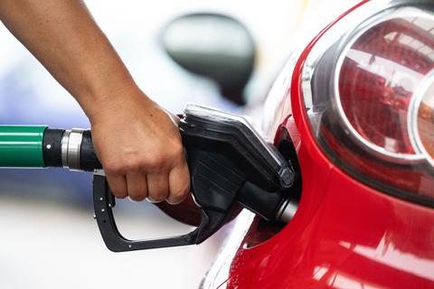 Zwischen 20 und 21 Uhr liegen die Preise für Kraftstoffe am niedrigsten.