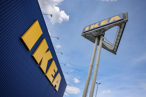 Ikea meldet urlaubsbedingt Personalengpässe in der Logistik.