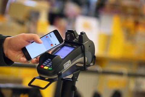 Bezahlen mit Smartphone im Handel