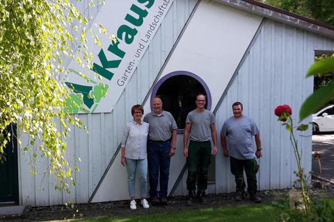 Ilse Bauermeister-Krauss, Stefan Krauss, André Ruhl und Timo Schmidt (von links) sind das Team vom „Krauss – Garten- und Landschaftsbau. Foto: Krauss